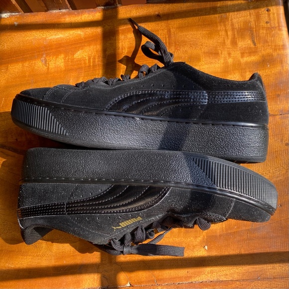 Puma Vikky Black Suede Platform Sneaker, Patent Leather & Gold Detailing, Size 8 - Picture 4 of 11